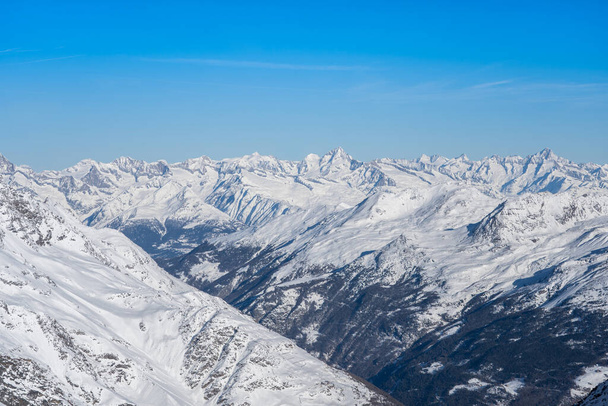 Célèbre massif montagneux avec Allalinhorn et Dom près de Saas-Fee en Suisse - Photo, image