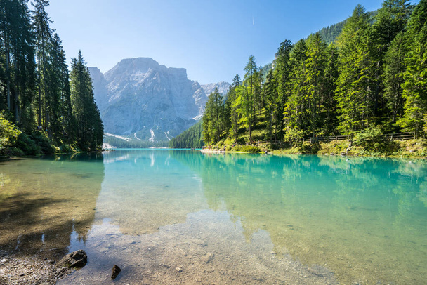 Braies Lake v Dolomitských horách, Jižní Tyrolsko, Itálie - Fotografie, Obrázek