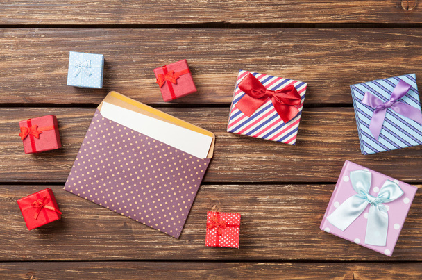 Coffrets cadeaux et enveloppe
 - Photo, image