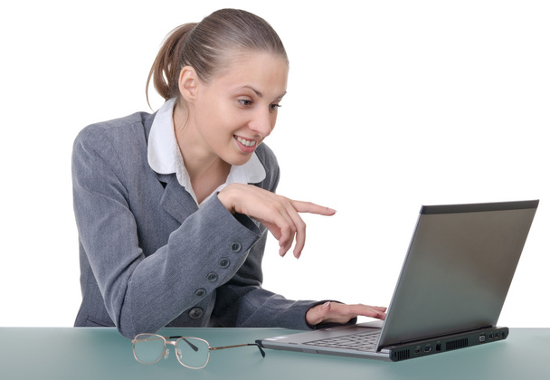 Tyttö kannettavan tietokoneen kanssa - Valokuva, kuva