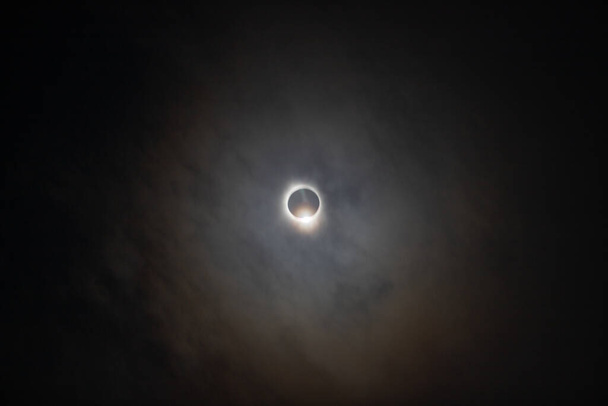 8 квітня 2024 сонячне затемнення, як це видно в Техасі. Високоякісна фотографія - Фото, зображення