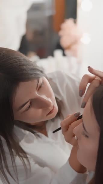 The vertical video offers a first-hand look at the cosmetic process of straightening and giving symmetry to the eyebrows. Each movement of the tool is performed with unique detail to achieve a - Footage, Video