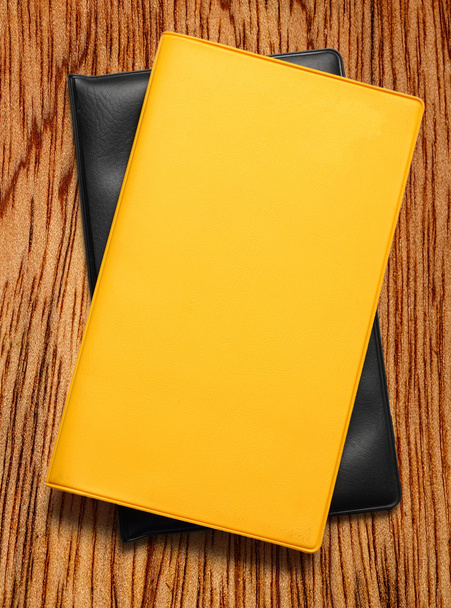 Желтые и черные пустые книги
 - Фото, изображение