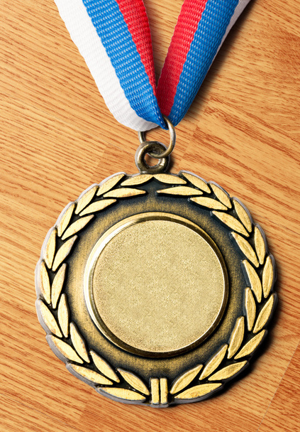 Металлическая медаль с триколорной лентой
 - Фото, изображение