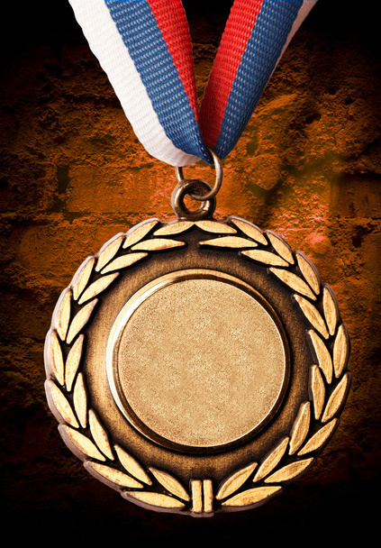 Medalla de metal con cinta tricolor
 - Foto, Imagen