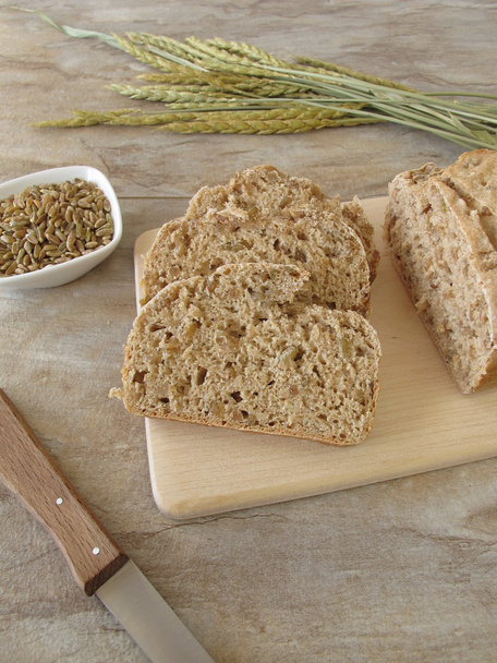 Zöld tönkölybúza kenyér szelet - Fotó, kép