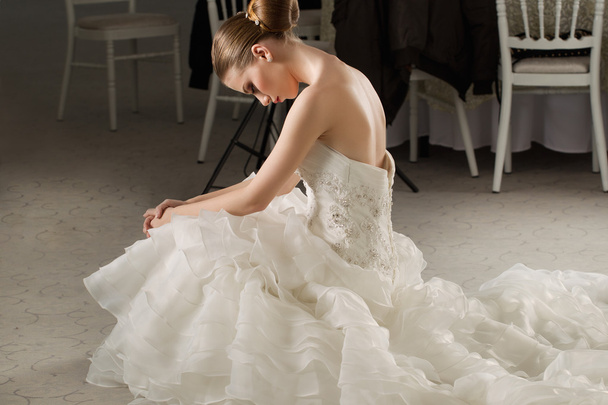 Calm beautiful bride in her wedding dress - Foto, afbeelding