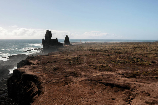 пейзаж кам'яного утворення на скелі Лондрангар в Ісландії - Фото, зображення