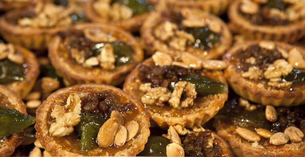 Tarte aux amandes, noix et raisins secs
 - Photo, image
