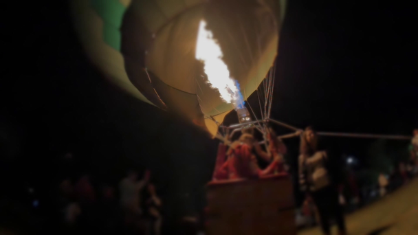 Inflating balloon at night - 映像、動画