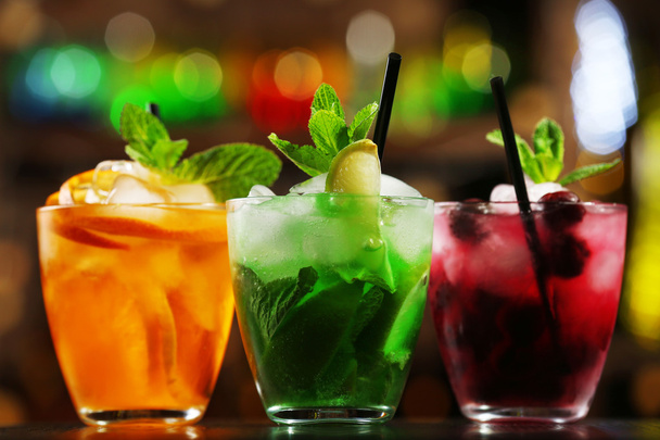 Glasses of cocktails on bar background - Фото, зображення