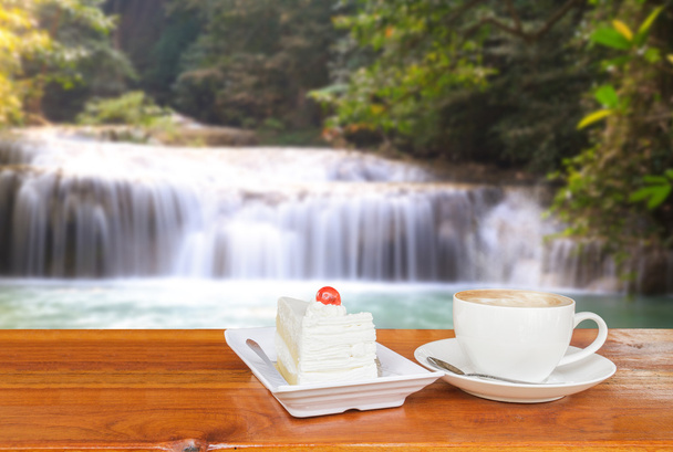 コーヒーと滝 - 写真・画像
