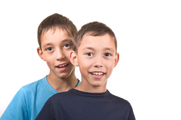 Jumeaux souriants isolés
 - Photo, image
