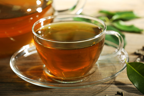Taza de té verde en primer plano de la mesa
 - Foto, imagen