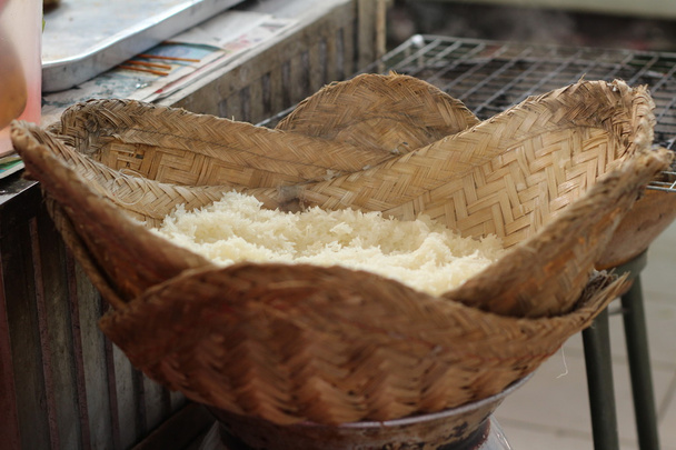 tencerede yapışkan pirinç steamed yapımı - Fotoğraf, Görsel