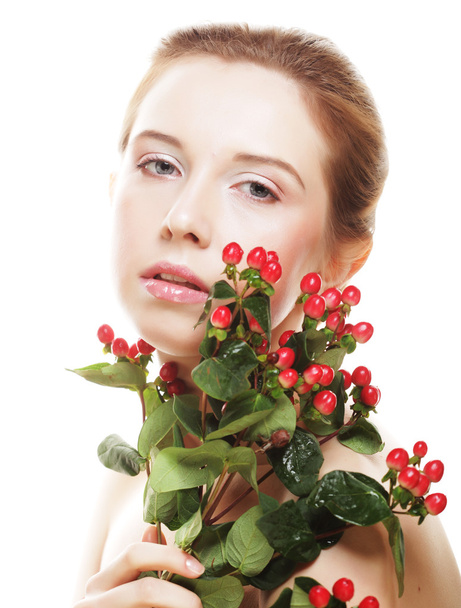 beautiful woman with red flowers - Foto, afbeelding