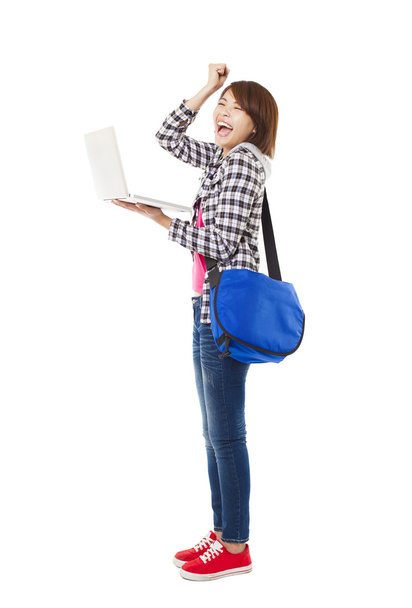 Joven estudiante feliz con portátil y aislado en blanco
 - Foto, Imagen