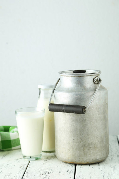 Can and glass of milk - Valokuva, kuva