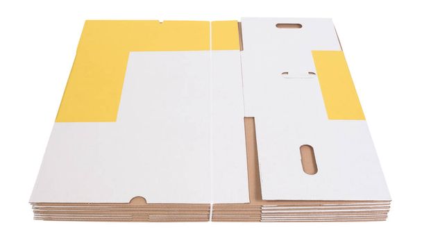 Cajas de cartón plegables utilizadas para el almacenamiento en movimiento o con fines de envío aislados sobre un fondo blanco - Foto, imagen