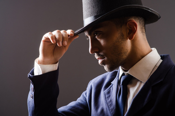 Homem com chapéu no conceito vintage
 - Foto, Imagem