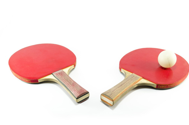 Tischtennisschläger und Ball isoliert - Foto, Bild