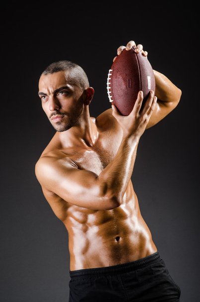 Jogador de futebol muscular com bola - Foto, Imagem