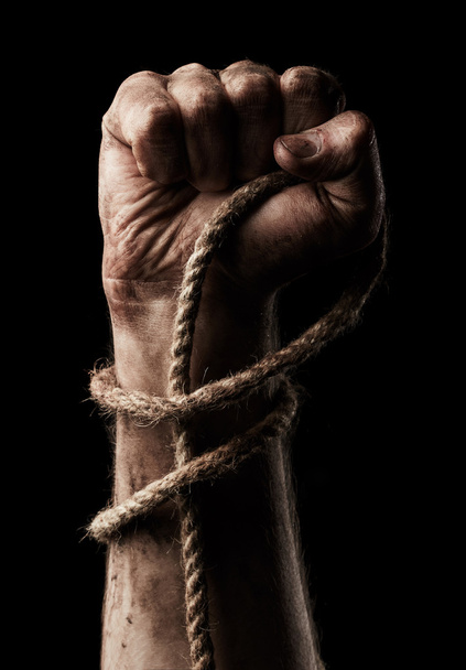 Mannenhand met touw. Conceptie agressie - Foto, afbeelding