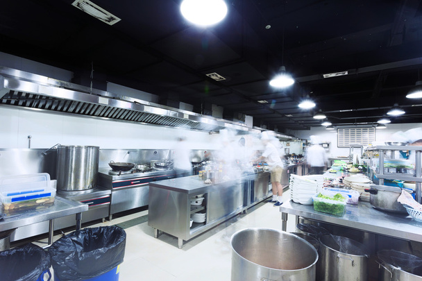 cozinha moderna e chefs ocupados
  - Foto, Imagem