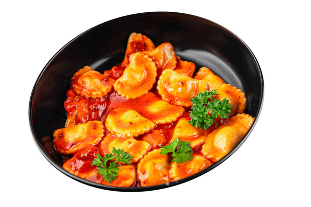 ラビオリ牛肉 トマトソース 新鮮な調理前菜の食事のスナック テーブルのコピー スペース 食糧背景 素朴なトップビュー - 写真・画像