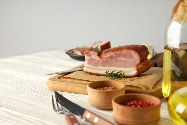 Bacon, concetto di cibo gustoso a base di carne, cibo per colazione e pranzo - Foto, immagini