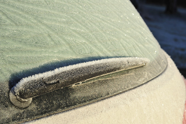 Frost'un üzerinde araba - Fotoğraf, Görsel