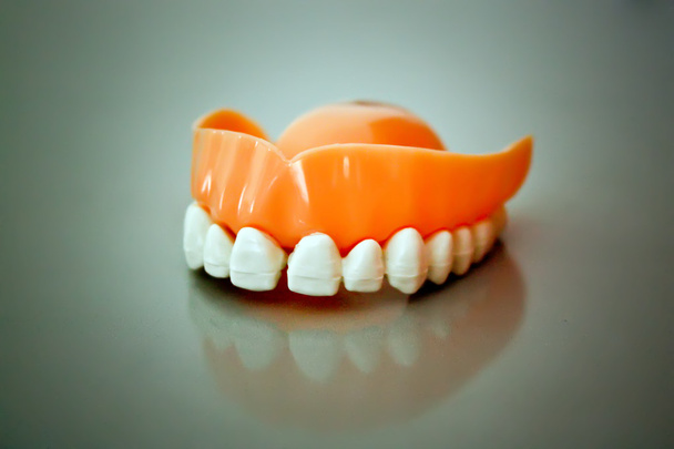 Modelo cerámico de prótesis dental
 - Foto, imagen