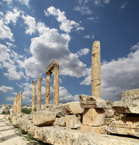 Roman ruins in the Jordanian city of Jerash (Gerasa of Antiquity), capital and largest city of Jerash Governorate, Jordan - Foto, afbeelding
