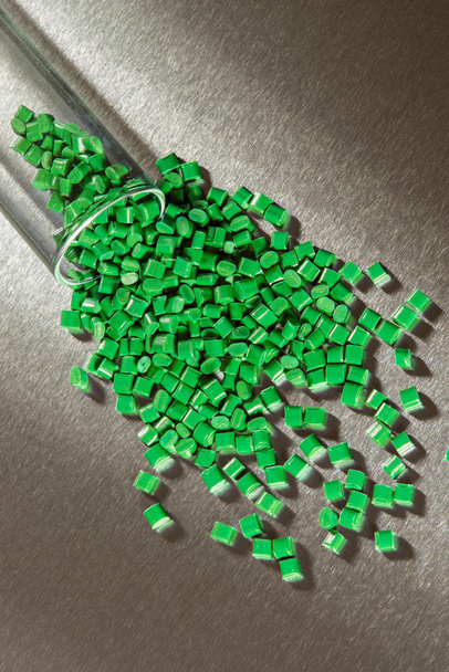 Zöld polimer Granulaton rozsdamentes acéllemez - Fotó, kép