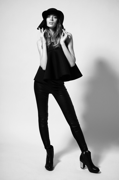 Fashion woman model in black dress - Fotografie, Obrázek