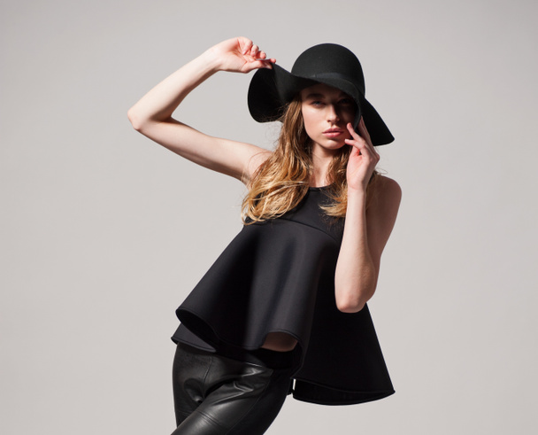 Fashion woman model in black dress - Φωτογραφία, εικόνα