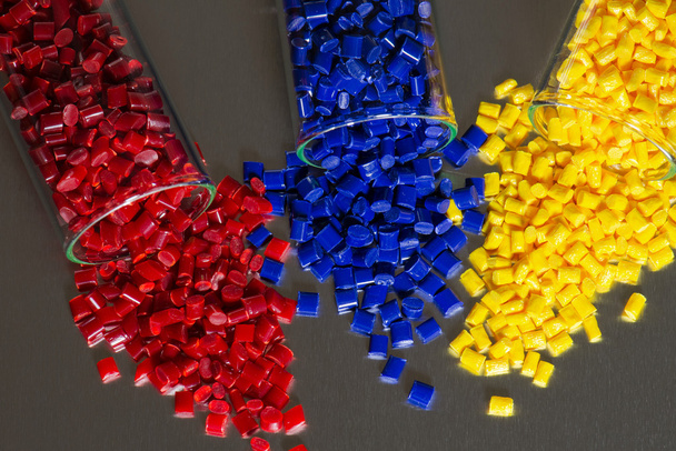 Resina polimérica azul, roja y amarilla
 - Foto, Imagen