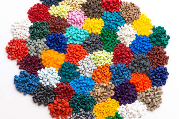 tas de granulés de plastique teints
 - Photo, image