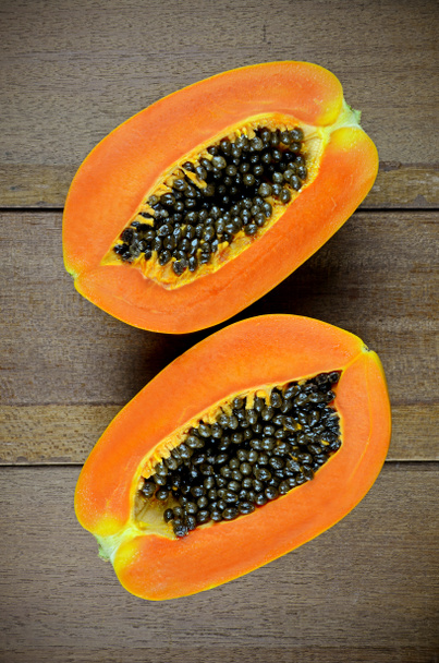 Kypsä papaija, papaija tai puumeloni (Carica papaya L
). - Valokuva, kuva