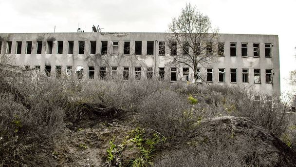 Destrucción del Aeropuerto Internacional de Kherson en Chornobaivka, ubicado en el óblast de Kherson en Ucrania. Los ataques de Chernobaivka son una serie de ataques ucranianos contra el Aeropuerto Internacional de Kherson durante la campaña de invasión rusa en - Foto, imagen