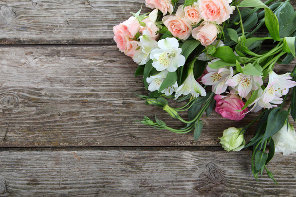 Красивий букет з різних квітів
 - Фото, зображення