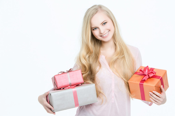 Portrait happy woman with gift box in hands. - Foto, Imagen