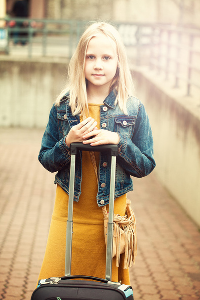Young girl travelling - 写真・画像