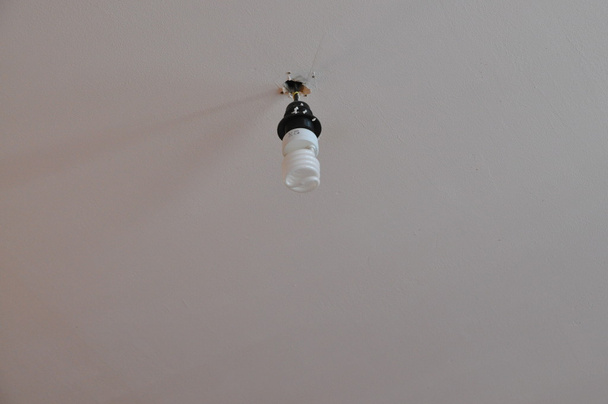 Лампочка в стелі
 - Фото, зображення