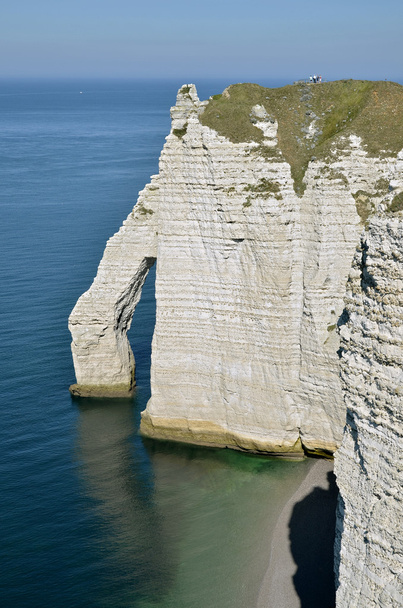 フランスでエトルタの有名な崖 - 写真・画像