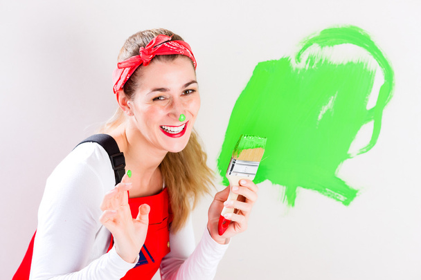 Woman having fun painting wall  - Φωτογραφία, εικόνα