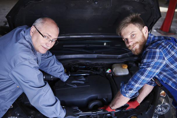 Zwei Mechaniker im Dienst - Foto, Bild