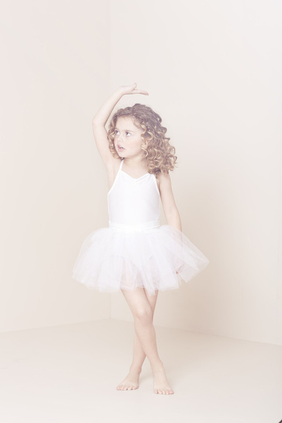 Young ballerina dancing - Foto, afbeelding