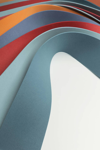 Composición de fondo abstracta con elementos ondulados multicolores en blanco, ilustración 3d - Foto, imagen