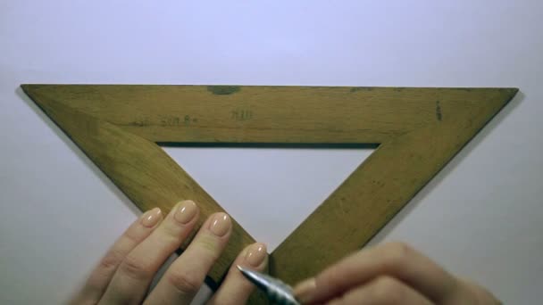 Lány kezét a szürke vonal rajzolása - Felvétel, videó